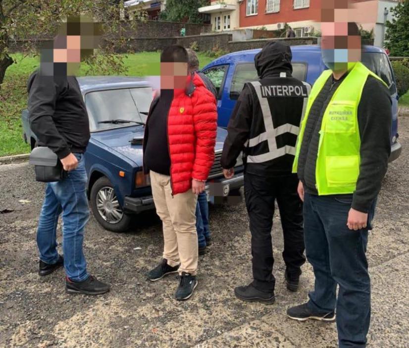 Поліція затримала іноземця, який перебував у міжнародному розшуку Поліція затримала іноземця, який перебував у міжнародному розшуку