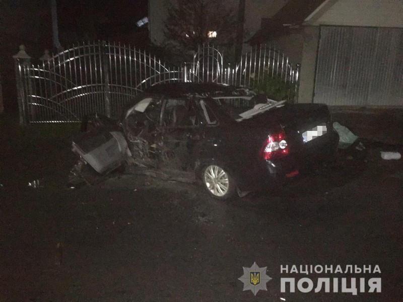 Після зіткнення автомобіль перекинувся на дах: вночі трапилась смертельна аварія Після зіткнення авто перекинувся на дах: вночі у селі Красна на Закарпатті трапилась смертельна аварія