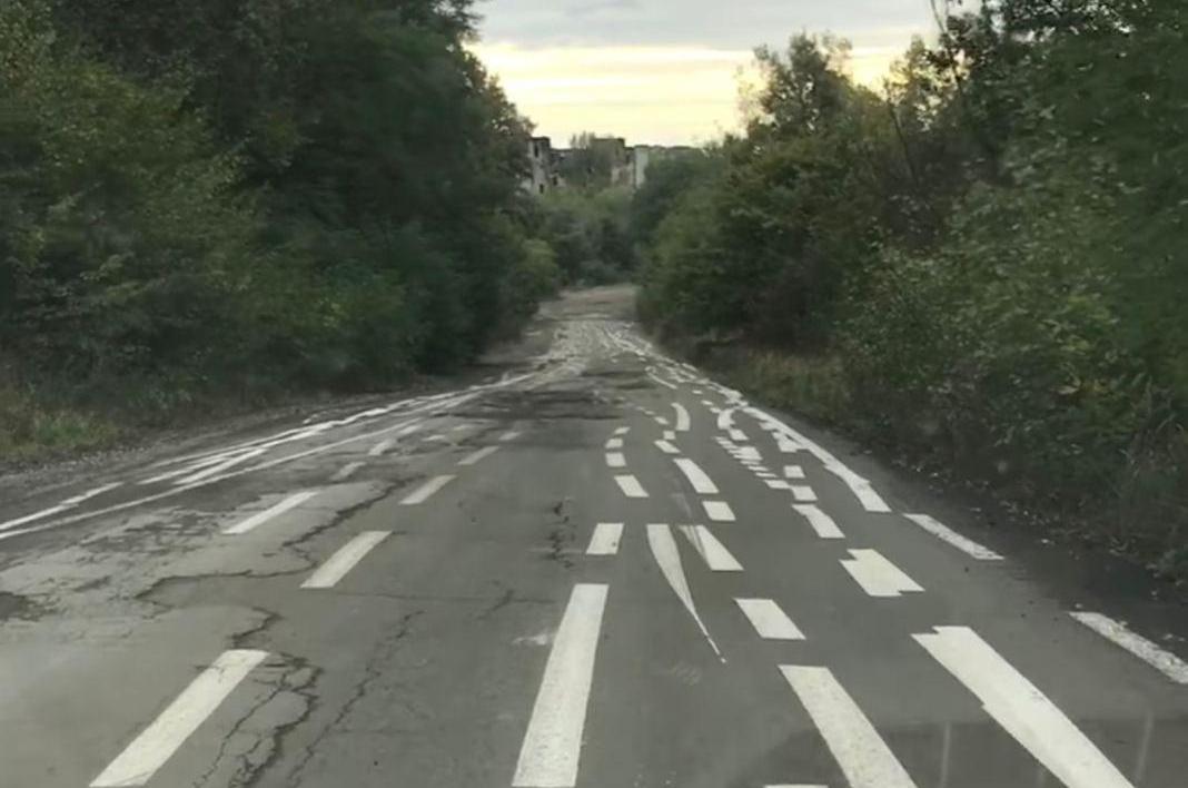 На відео показали дивну дорогу на Закарпатті На відео показали дивну дорогу на Закарпатті