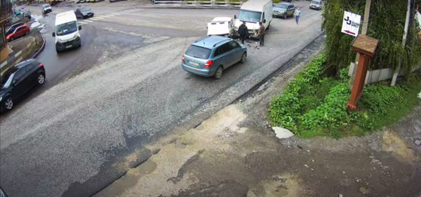 У Виноградові зіткнулися авто: момент аварії потрапив на відео У Виноградові зіткнулися авто: момент аварії потрапив на відео