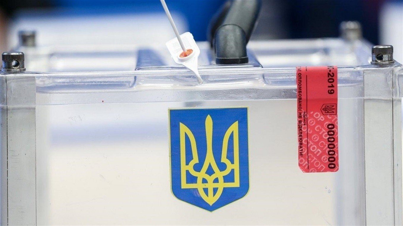 За порушення на виборчій дільниці, у Мукачеві затримали жінку За порушення на виборчій дільниці, у Мукачеві затримали жінку