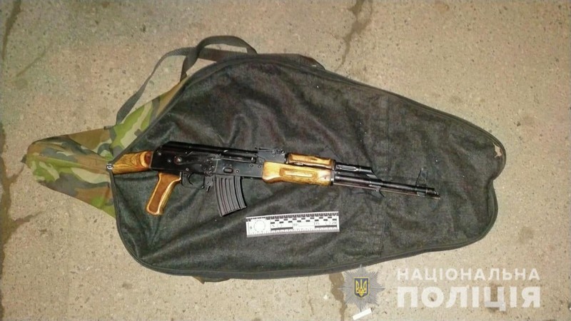 В Ужгороді розгулював чоловік з автоматом у рюкзаку В Ужгороді розгулював чоловік з автоматом у рюкзаку