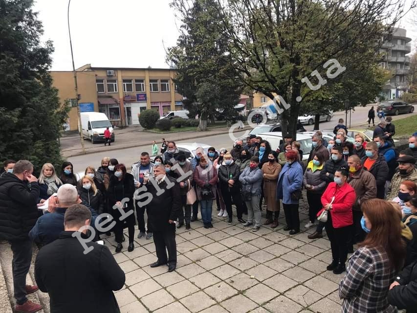 Близько сотні людей вийшли у Перечині на мітинг Близько сотні людей вийшли у Перечині на мітинг