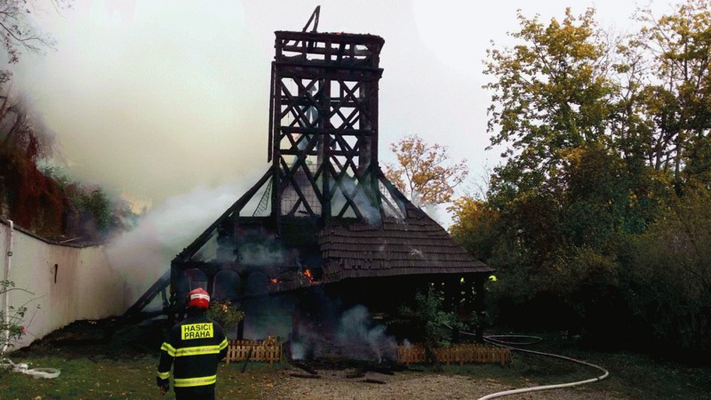У Празі горіла дерев’яна церква, яку привезли із України У Празі горіла дерев’яна церква, яку привезли із України