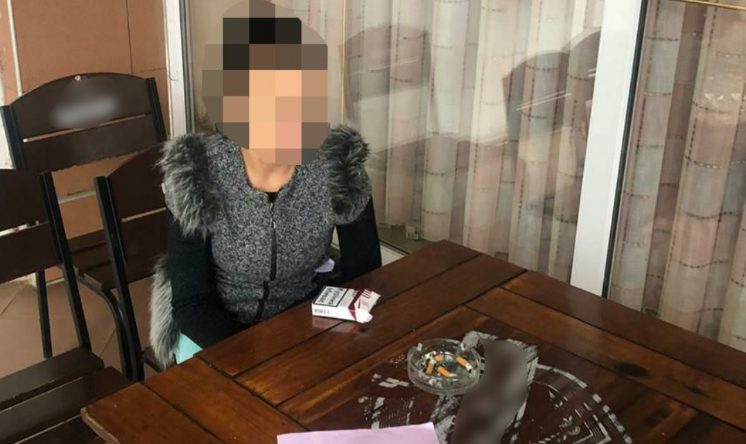 Агітувала голосувати за "потрібного" кандидата: закарпатку підозрюють у підкупі виборців Агітувала голосувати за "потрібного" кандидата: закарпатку підозрюють у підкупі виборців