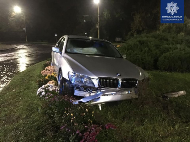 В Ужгороді хлопець скоїв аварію і втік В Ужгороді хлопець скоїв аварію і втік