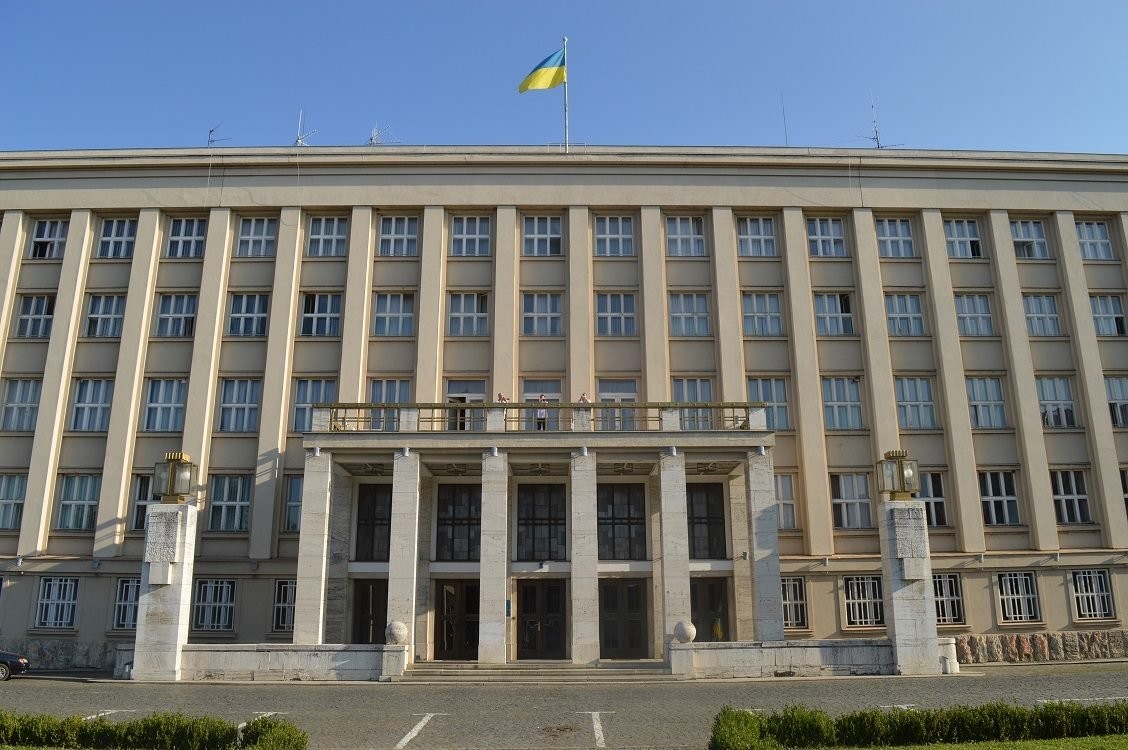 Закарпатська ОДА обурена рішенням влади Ужгорода і розповіла, як через брак місця в лікарні у "швидкій" помер пацієнт Закарпатська ОДА обурена рішенням влади Ужгорода і розповіла, як через брак місця в лікарні у "швидкій" помер пацієнт