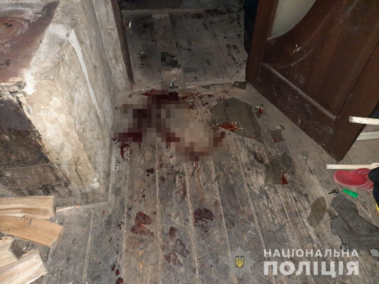 Моторошне вбивство на Закарпатті: чоловік зарубав сокирою свого родича Моторошне вбивство на Закарпатті: чоловік зарубав сокирою свого родича