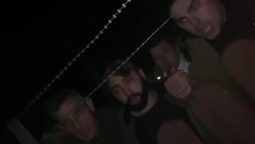 На Закарпатті кілька десятків місцевих з погрозами оточили прикордонний підрозділ: опубліковано відео На Закарпатті кілька десятків місцевих з погрозами оточили прикордонний підрозділ: опубліковано відео