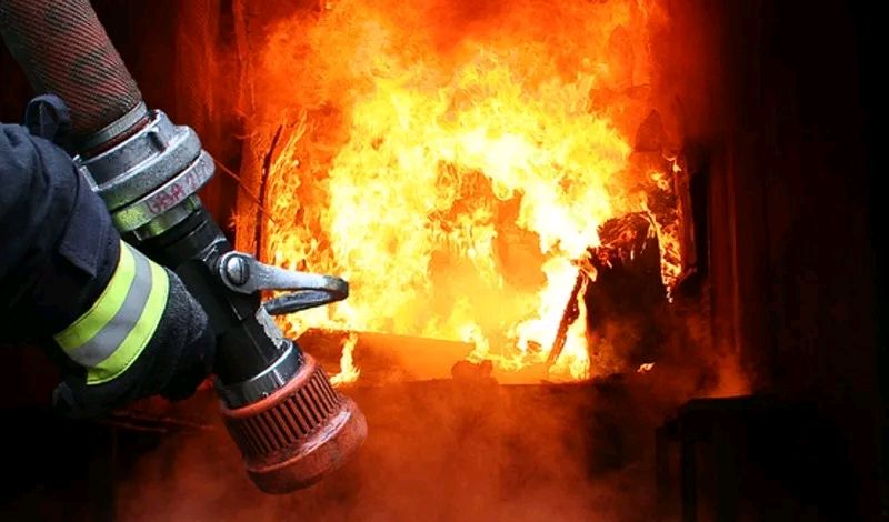 У Рахові горів мікроавтобус У Рахові горів мікроавтобус