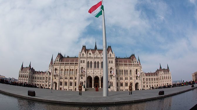 Угорщина введе ще ряд заборон та обмежень через стрімке поширення коронавірусу Угорщина введе ще ряд заборон та обмежень через стрімке поширення коронавірусу