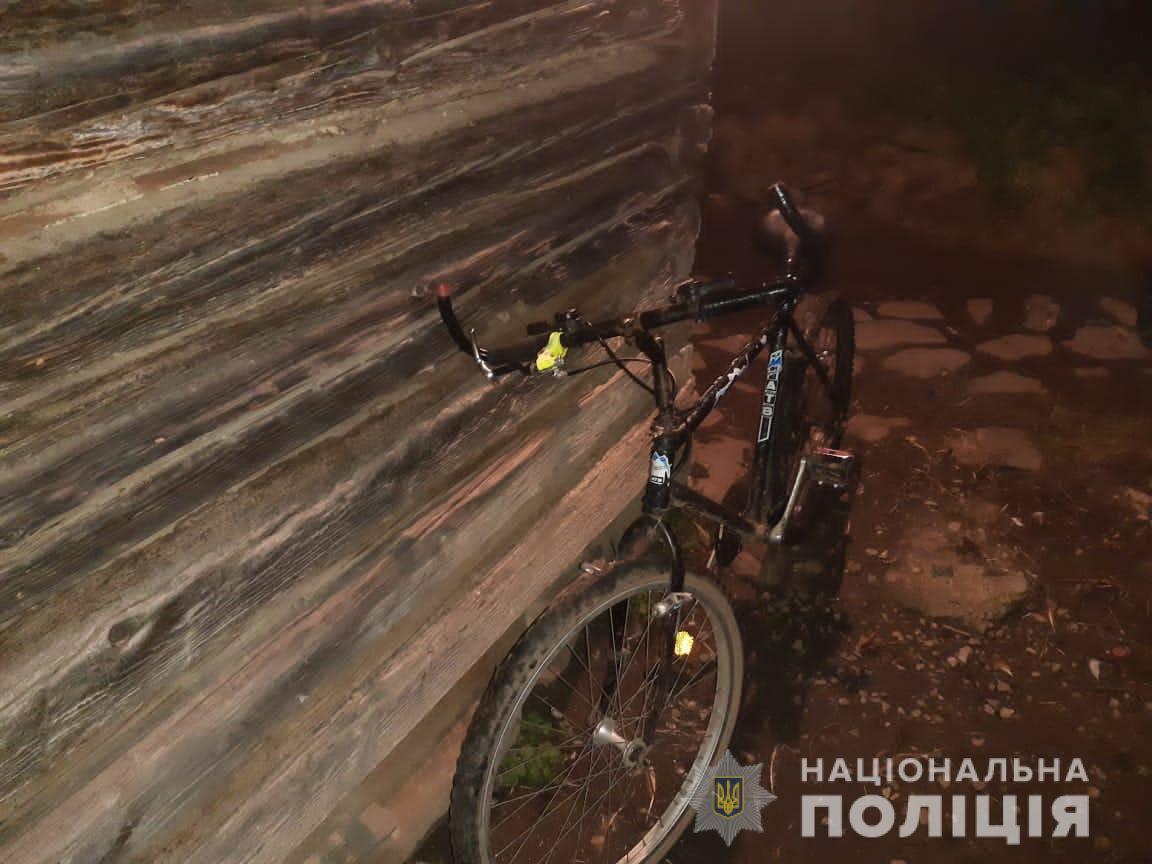 Водій автомобіля здійснив наїзд на велосипедиста та зник з місця події Водій автомобіля здійснив наїзд на велосипедиста та зник з місця події
