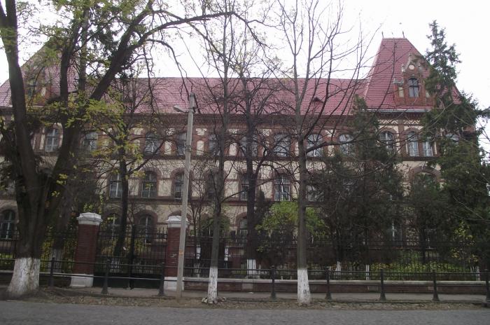 Мер Берегова повідомив, як навчатимуться у школах міста із понеділка, 16 листопада Мер Берегова повідомив, як навчатимуться у школах міста із понеділка, 16 листопада