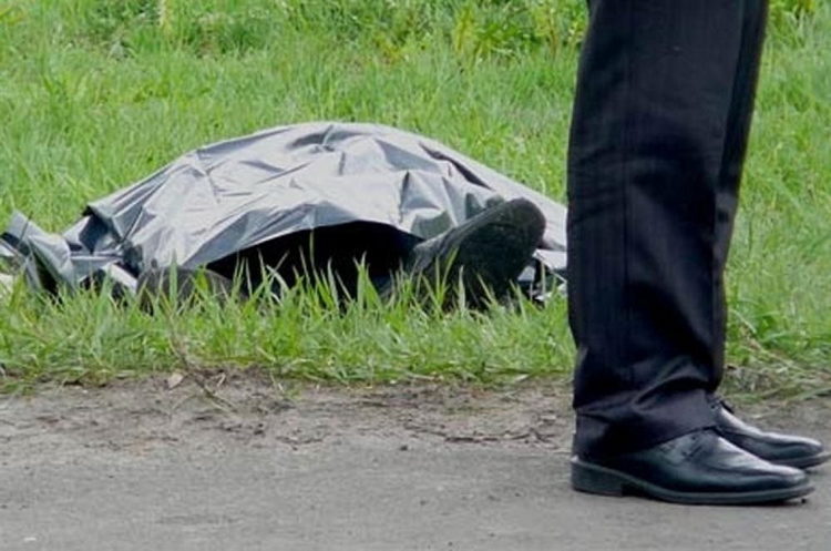 У полі знайшли труп. Поліцейські встановлюють обставини смерті чоловіка У полі біля села Бедевля знайшли труп. Поліцейські встановлюють обставини смерті чоловіка із селища Дубове