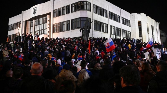У Словаччині протестують проти карантину У Словаччині протестують проти карантину