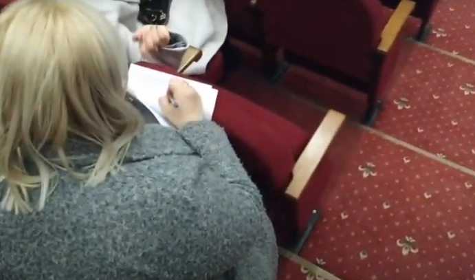 Спостерігач ОПОРИ зняв на відео ймовірне порушення в Ужгороді Спостерігач ОПОРИ зняв на відео ймовірне порушення в Ужгороді