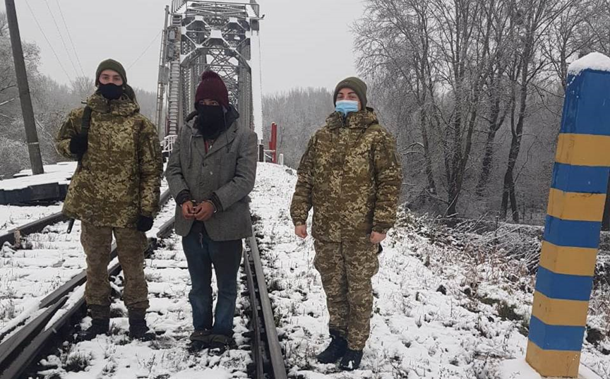 Пішки прямував до одного з островів Мікронезії: прикордонники затримали порушника Пішки прямував до одного з островів Мікронезії: прикордонники затримали порушника