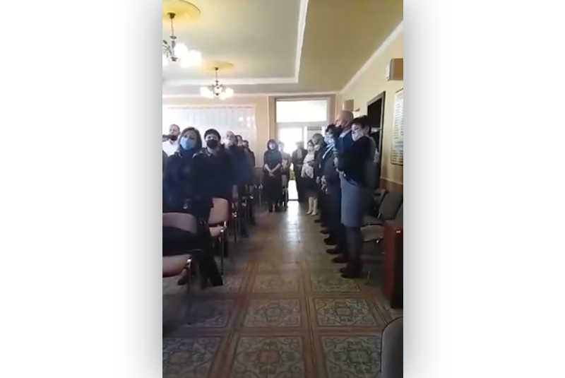 ФОТО: скріншот із відео На Закарпатті депутати однієї з ОТГ заспівали угорський гімн. СБУ розпочала перевірку