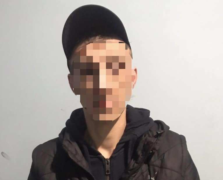 У Мукачеві чоловік напав на перехожого і зірвав з нього золотий ланцюжок. На зловмисника чекає суд У Мукачеві чоловік напав на перехожого і зірвав з нього золотий ланцюжок. На зловмисника чекає суд