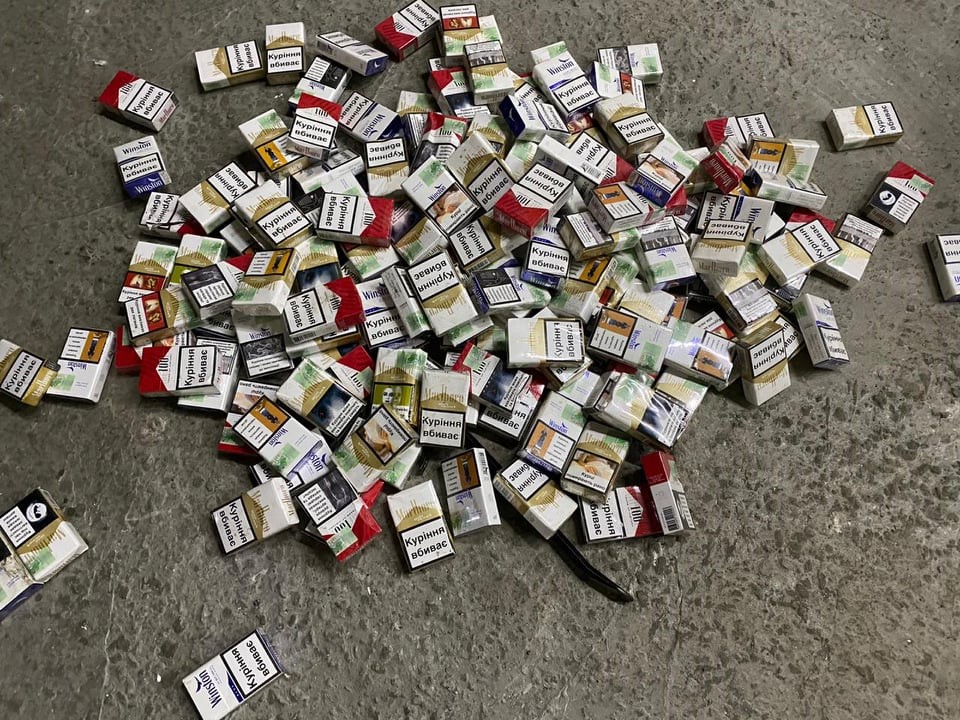 У мікроавтобусі прикордонники виявили контрабандні сигарети У мікроавтобусі прикордонники виявили контрабандні сигарети