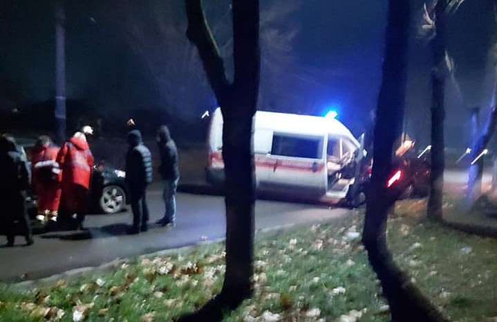 У Мукачеві водій збив дівчину та втік з місця аварії, – очевидці У Мукачеві водій збив дівчину та втік з місця аварії, – очевидці