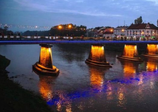Ужгородці обурені побаченим у центрі міста. Соцмережі "вибухнули" гнівними коментарями Ужгородці обурені побаченим у центрі міста. Соцмережі "вибухнули" гнівними коментарями