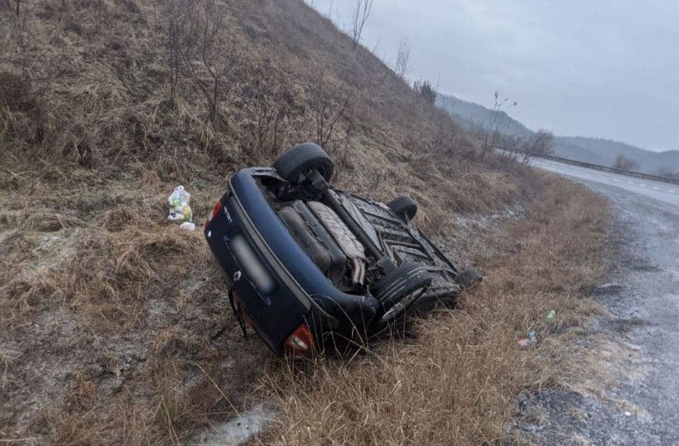 Водійка перекинула свою автівку Водійка перекинула свою автівку