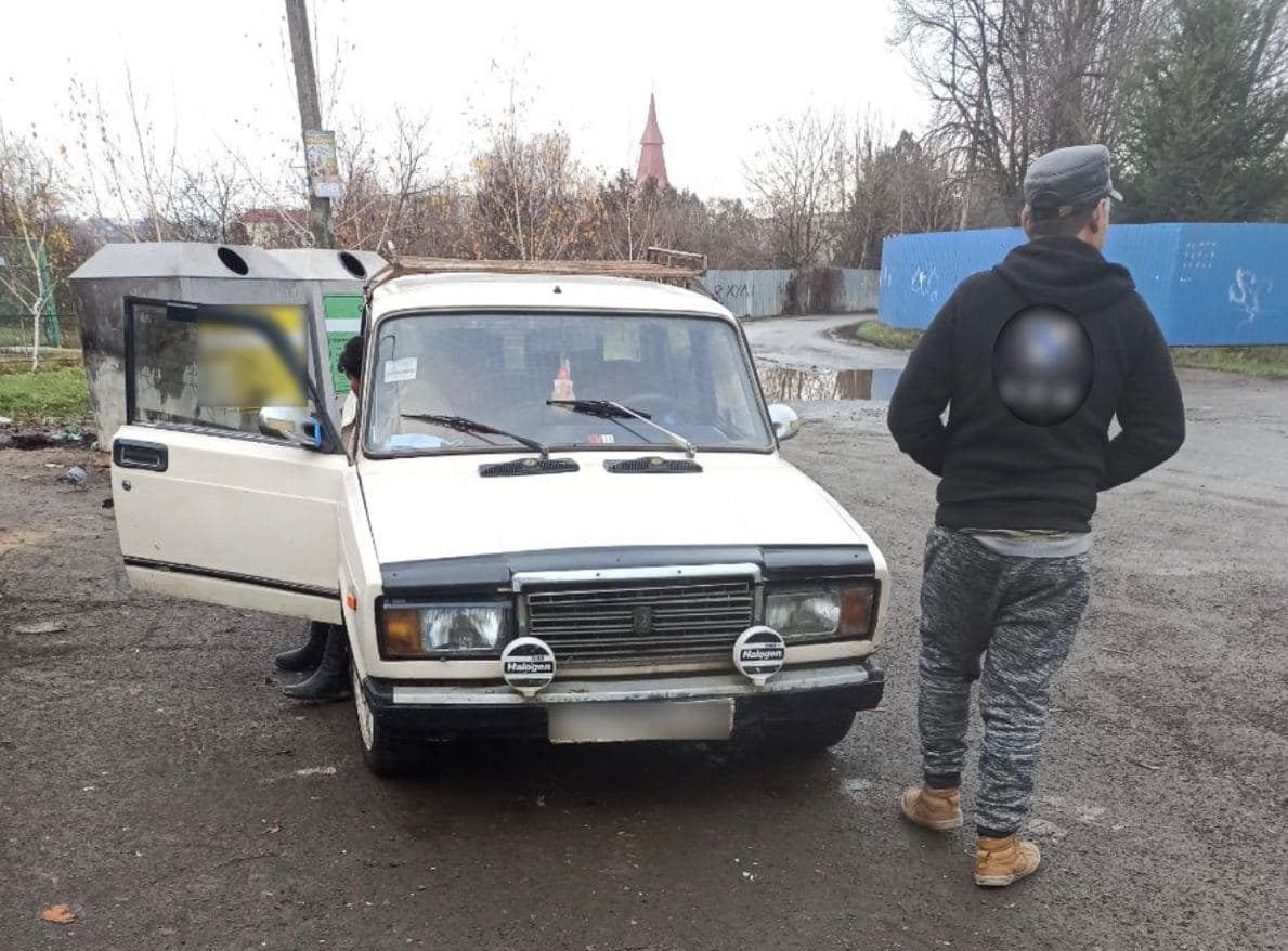 Водій пропонував патрульним 100 гривень та наполегливо запрошував на каву Водій пропонував патрульним 100 гривень та наполегливо запрошував на каву