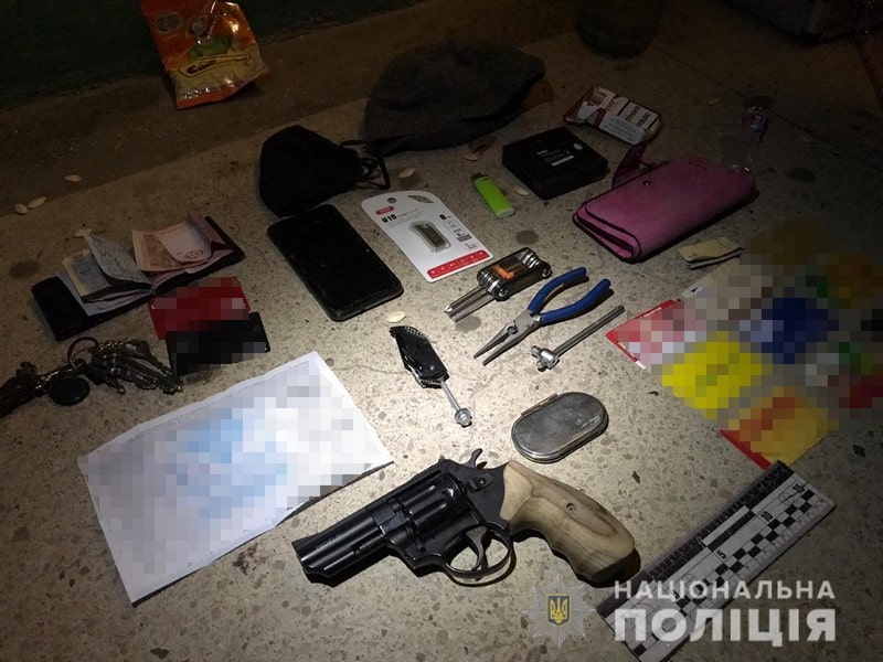 Віджимали двері і грабували помешкання: поліція затримала "квартирників" Віджимали двері і грабували помешкання в Ужгороді: поліція затримала квартирників