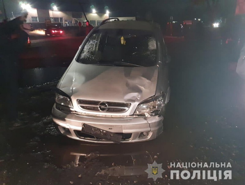 Авто виїхало на узбіччя і збило трьох людей: продовження шокуючої історії Авто виїхало на узбіччя і збило трьох людей: продовження шокуючої історії