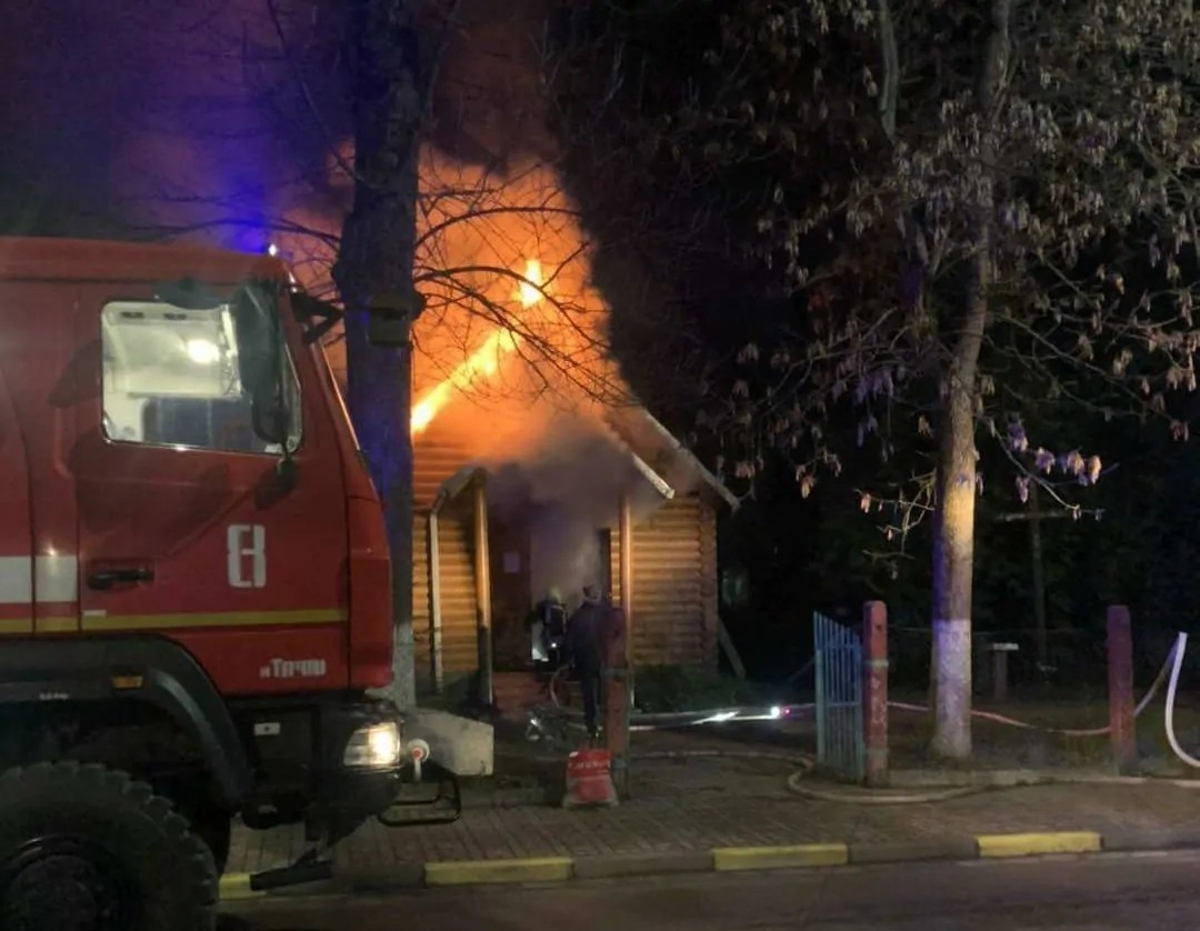 Майже опівночі на Закарпатті загорілась каплиця Майже опівночі на Закарпатті загорілась каплиця