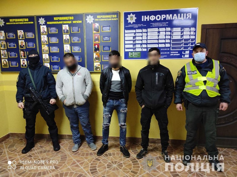 Що накоїв таксист разом із спільниками: подробиці від поліції Таксі Ужгород: поліція розповіла, що накоїв таксист разом із спільниками