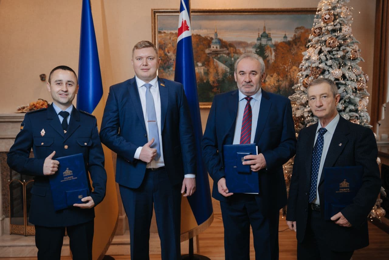 Троє закарпатців отримали грамоти та відзнаки Верховної Ради України Троє закарпатців отримали грамоти та відзнаки Верховної Ради України