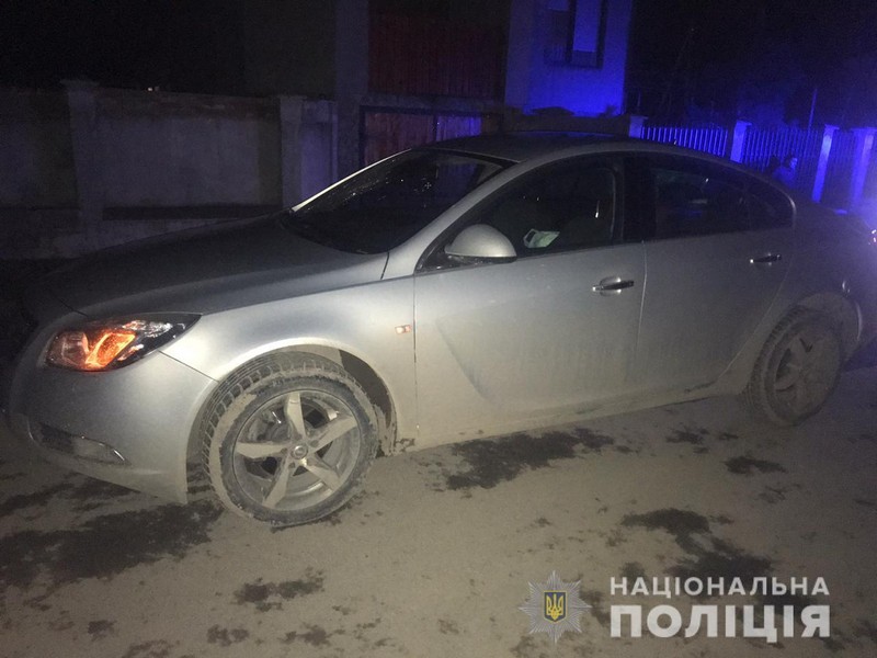 Вночі дівчина скоїла аварію. Постраждав чоловік Вночі дівчина скоїла аварію у селі Чорнотисів. Постраждав чоловік