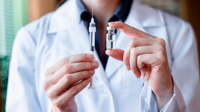 Сусідня Угорщина отримала 6 тисяч доз російської вакцини від COVID-19