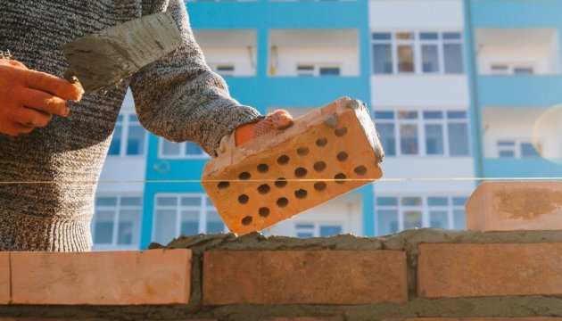 Українських заробітчан незаконно брали на роботу через Польщу: компанія отримала величезний штраф Українських заробітчан незаконно брали на роботу через Польщу: компанія отримала величезний штраф