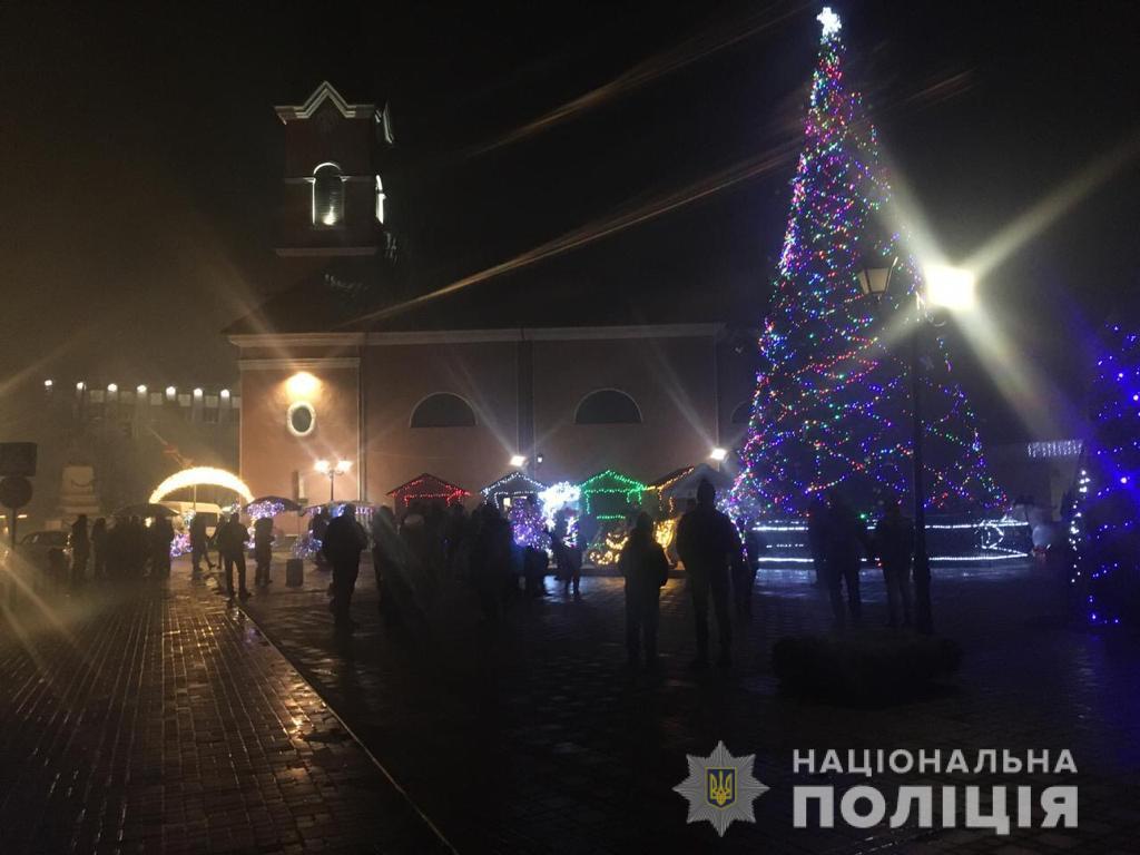 Поліція розповіла, чи були грубі порушення під час святкування Нового року на Закарпатті Поліція розповіла, чи були грубі порушення під час святкування Нового року на Закарпатті