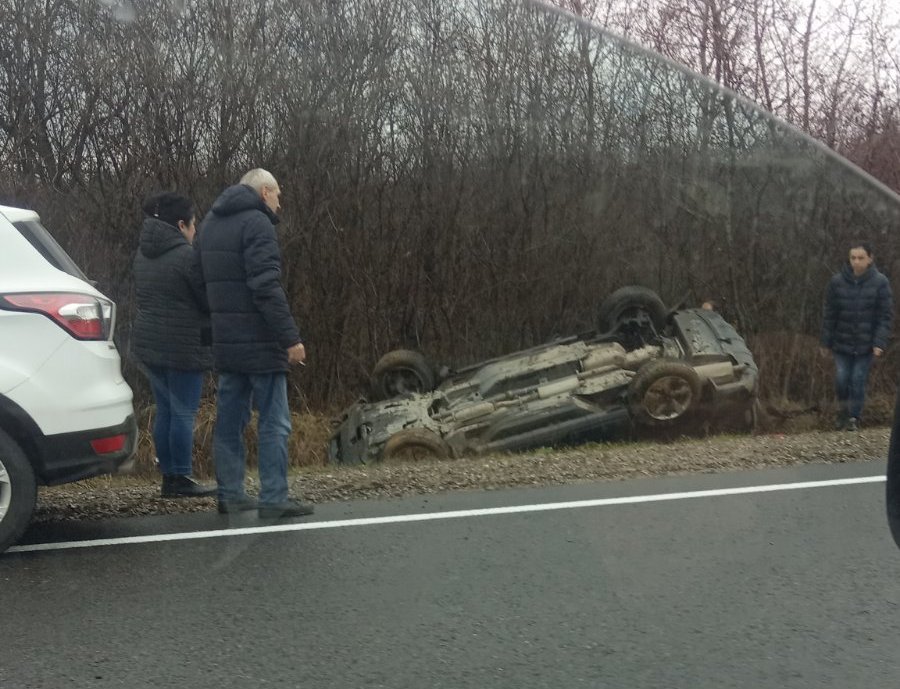 На Мукачівщині ДТП: одна автівка перекинулась на дах На Мукачівщині ДТП: одна автівка перекинулась на дах