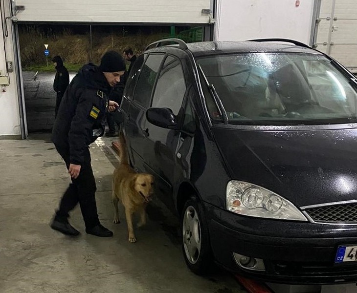 Специфічний запах марихуани видав чеха на українсько-словацькому кордоні Специфічний запах марихуани видав чеха на українсько-словацькому кордоні