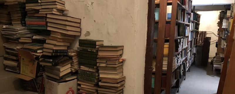 У Закарпатській обласній бібліотеці відновлюють книгосховище після підтоплення У Закарпатській обласній бібліотеці відновлюють книгосховище після підтоплення
