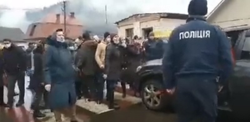 Що сьогодні коїться у закарпатському селі: опубліковано відео Що сьогодні коїться у закарпатському селі Ділове: опубліковано відео