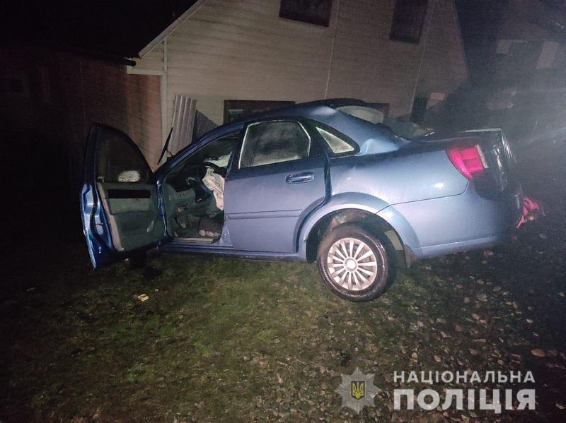 У машині було багато дітей: вночі сталась смертельна аварія У машині було багато дітей: на Закарпатті на Святий вечір сталась смертельна аварія