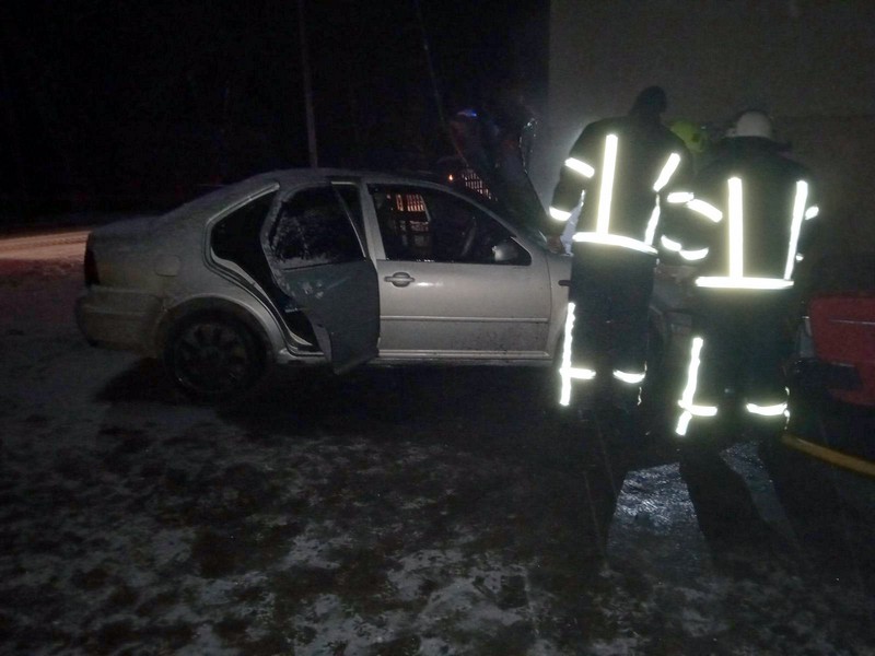 Вночі біля п’ятиповерхівки загорівся Volkswagen Bora Вночі біля п’ятиповерхівки загорівся Volkswagen Bora