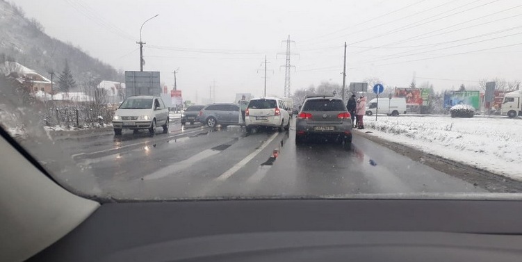 Аварія на в’їзді у Мукачево. Опубліковано відео Аварія на в’їзді у Мукачево поблизу поста ДАІ. Опубліковано відео