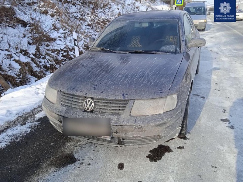 Патрульні виявили ознаки підробки документів у водія Патрульні виявили ознаки підробки документів у водія