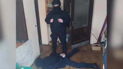 Спецоперація на Закарпатті: оприлюднено відео затримання підозрюваного Спецоперація на Закарпатті: оприлюднено відео затримання підозрюваного