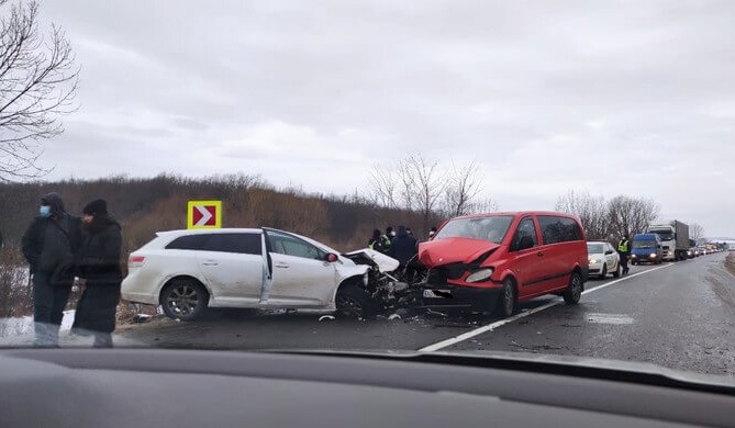 Масштабна аварія поблизу Мукачева: опубліковано фото та відео Масштабна аварія поблизу Мукачева: опубліковано фото та відео з місця аварії у Верхньому Коропці