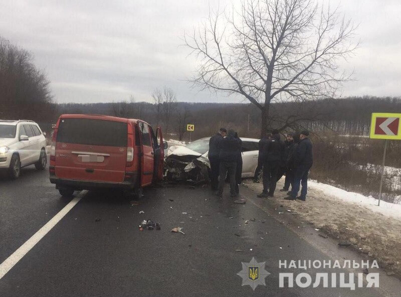 На Мукачівщині зіткнулись 4 машини. Серед постраждалих є діти На Мукачівщині зіткнулись 4 машини. Серед постраждалих є діти