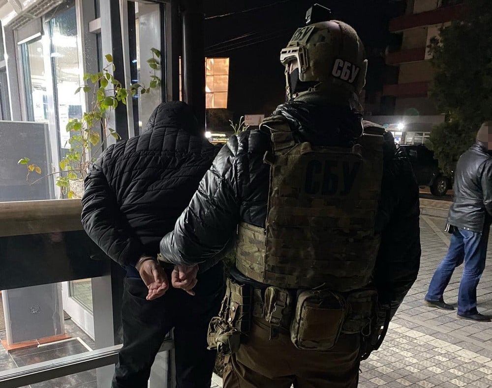 Спецоперація СБУ на Закарпатті: затримано осіб, які тримали у страху людей Спецоперація СБУ на Закарпатті: затримано осіб, які тримали у страху людей