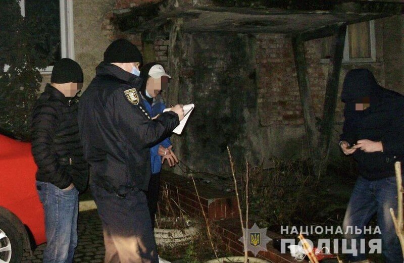 Поліцейські розповіли про посилку, яку отримав хлопець у Мукачеві Поліцейські розповіли про посилку, яку отримав хлопець у Мукачеві
